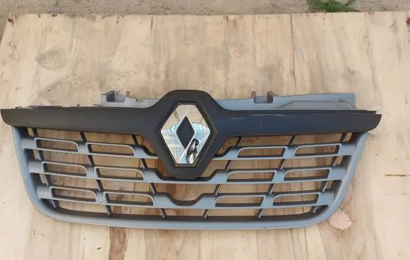 Renault Master III Front bumper upper radiator grill 