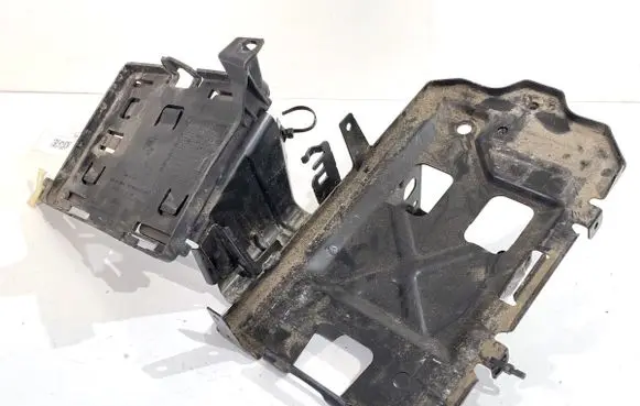 Opel Insignia B Battery bracket 84407923