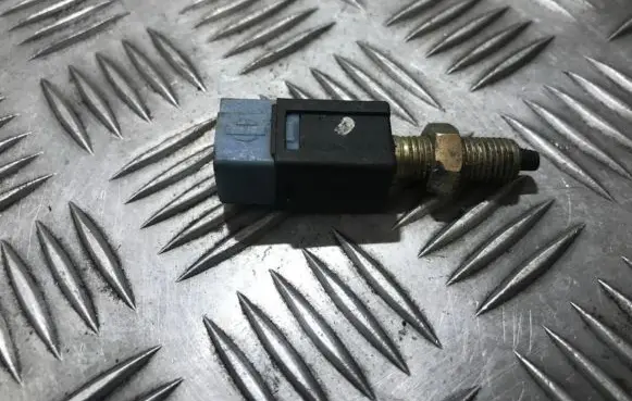 Nissan Sunny Brake pedal sensor switch