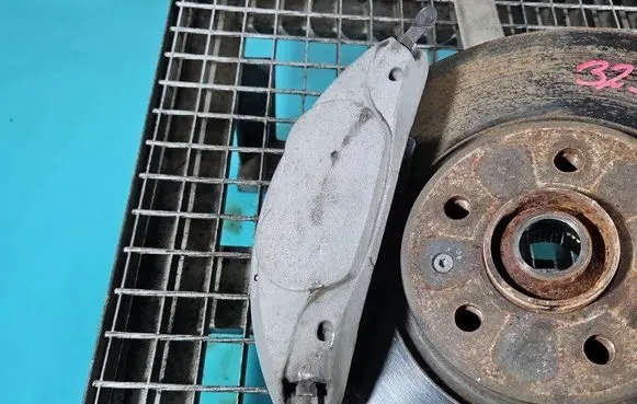 Front brake caliper