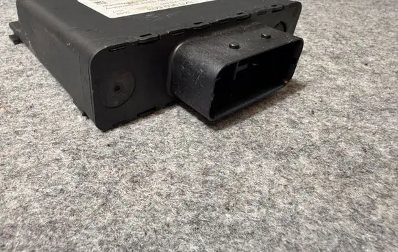 Volkswagen PASSAT B8 Hand brake control module 
