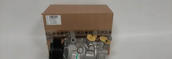 Volkswagen Golf V Air conditioning (A/C) compressor (pump) 5Q0820803A