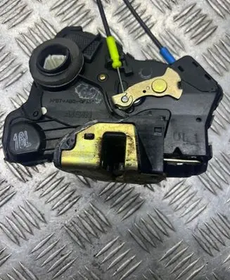 Toyota Avensis T250 Front door lock 16L