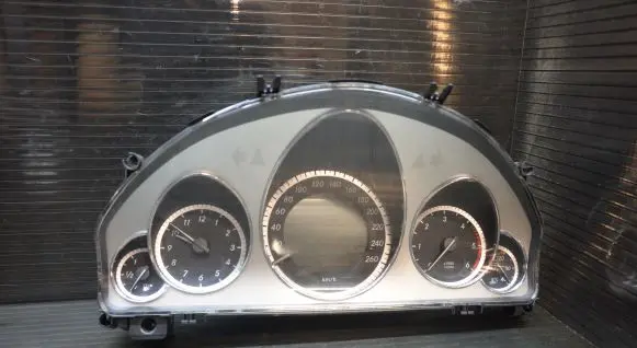Mercedes-Benz E W212 Speedometer (instrument cluster) A2129004904