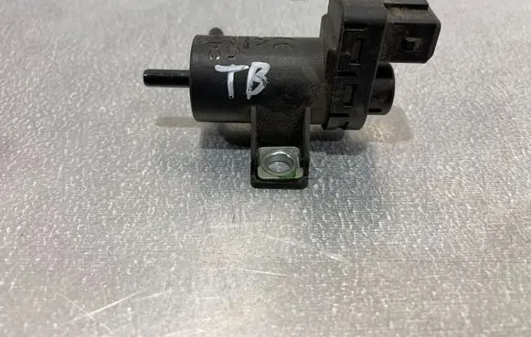 Nissan Pulsar Vacuum valve 8200762162