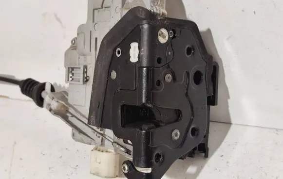 Volkswagen PASSAT B6 Front door lock 3C1837016A