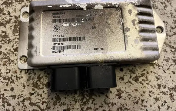 BMW X5 E70 Transfer box differential control unit 7566297 070378518 13774410