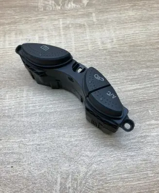 Ford Focus Windscreen/window heater switch 98AG19A945BG