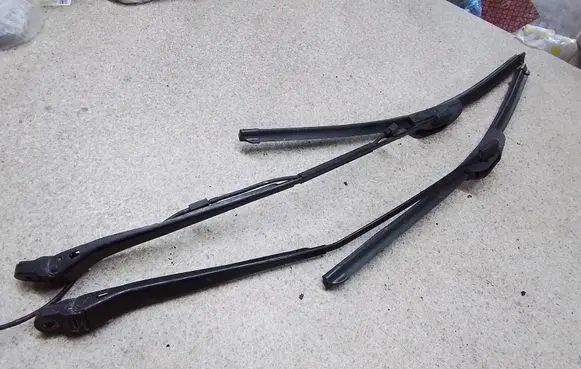 Cadillac STS Seville Front wiper blade arm