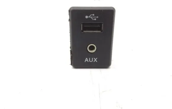 Nissan X-Trail T32 AUX in-socket connector 
