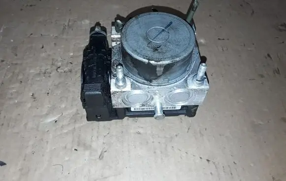 Nissan Note (E11) ABS Pump 0265800518 476609U100 0265231732