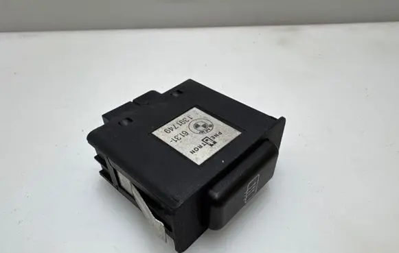 BMW 5 E34 Windscreen/window heater switch 1374491