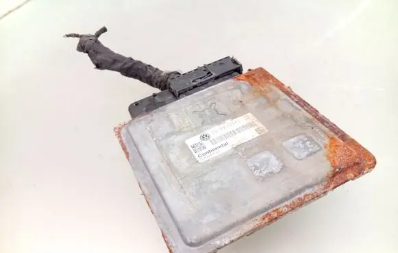 Volkswagen PASSAT B7 Engine control unit/module 03L906023FS