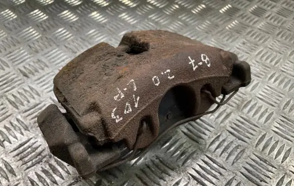 Volkswagen PASSAT B7 Front brake caliper