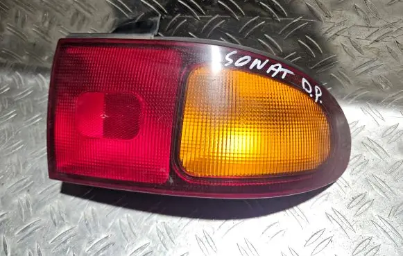 Hyundai Sonata Rear/tail lights 92402340