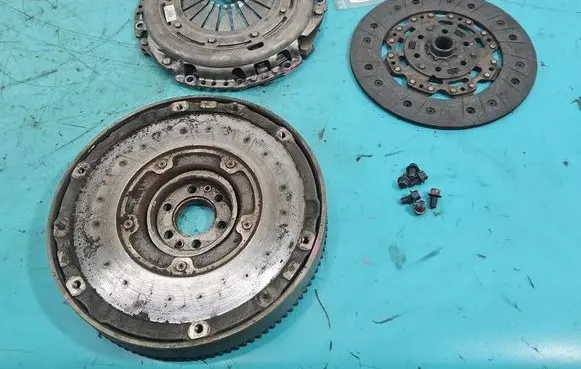 Ford Focus Dual mass flywheel AV617563CC IMPRK1556540