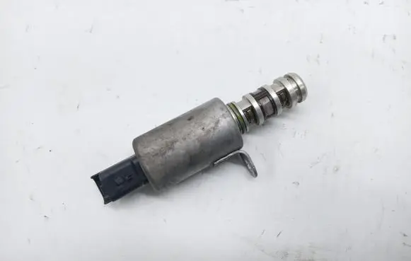 Peugeot 308 Camshaft vanos timing valve V756665280