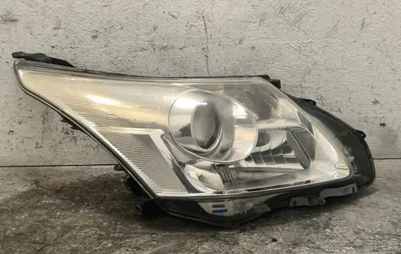 Toyota Avensis T270 Headlight/headlamp 8112605310