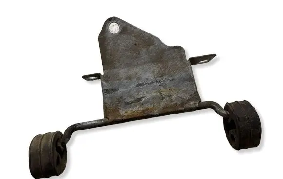 Volvo XC70 Muffler mount bracket/holder