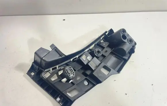 BMW X7 G07 Rear bumper mounting bracket 8069901