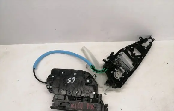 BMW X1 F48 F49 Front door lock 7281935 7401211