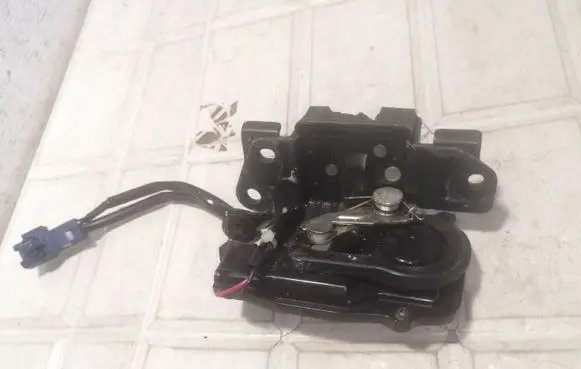 Toyota Prius (XW20) Tailgate/trunk/boot lock/catch/latch