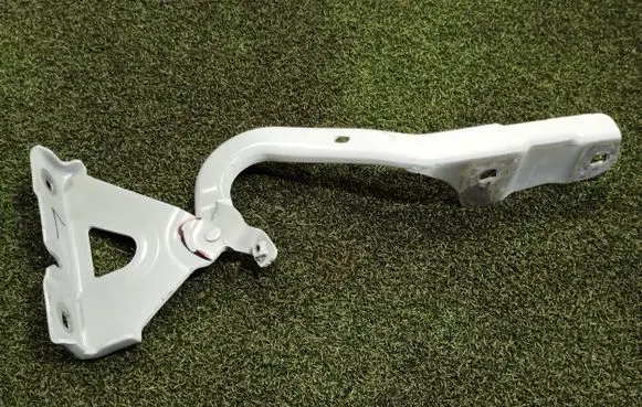 Engine bonnet/hood hinges