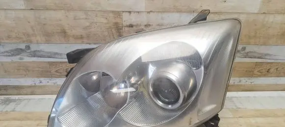 Toyota Avensis T250 Headlight/headlamp
