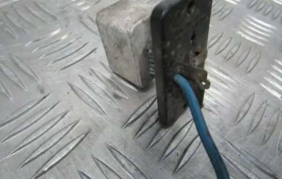 Mazda MX-3 Coolant fan relay 