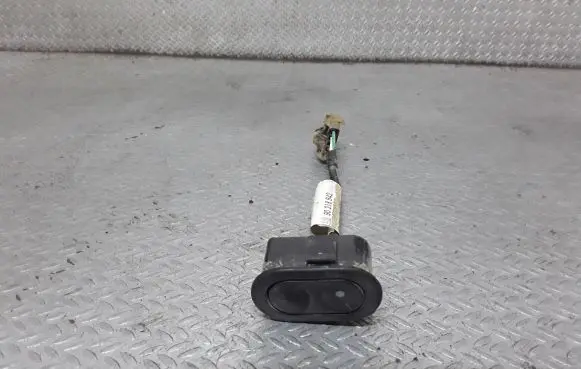 Opel Frontera A Electric window control switch 90318942
