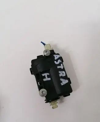 Opel Astra H Central locking motor 132208157