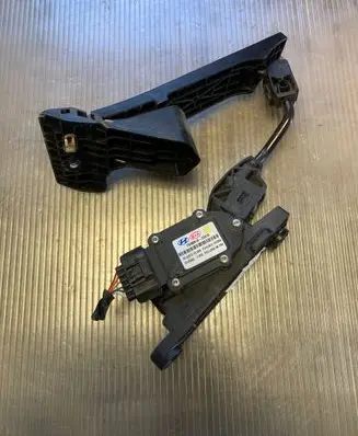 Hyundai ix35 Accelerator throttle pedal DH327272S000