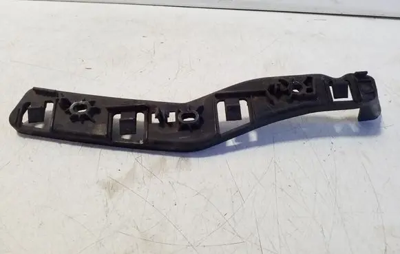 Front bumper mounting bracket