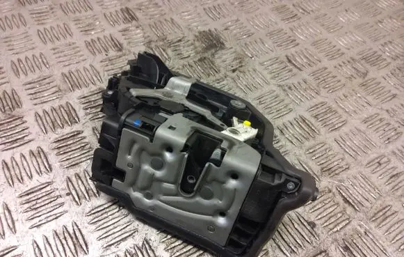 BMW X2 F39 Rear door lock 6872729