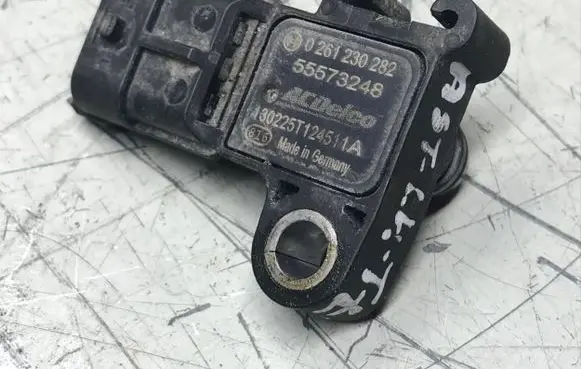 Opel Astra J Air pressure sensor 55573248