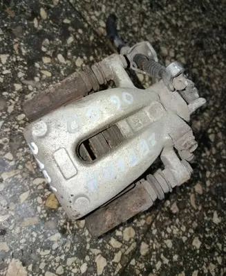 Opel Zafira B Rear brake caliper