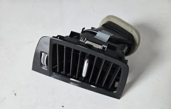 Volvo XC90 Dash center air vent grill 32277972
