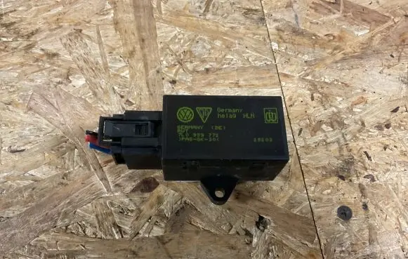 Volkswagen Touareg I Seat heating relay 7L0959772 25203