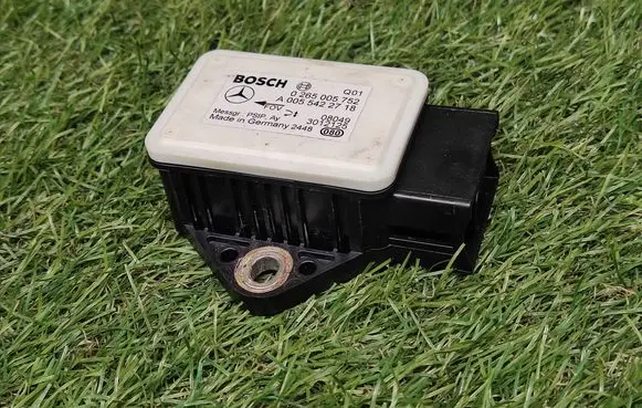 Mercedes-Benz CLS C219 ESP acceleration yaw rate sensor A0055422718 0265005752