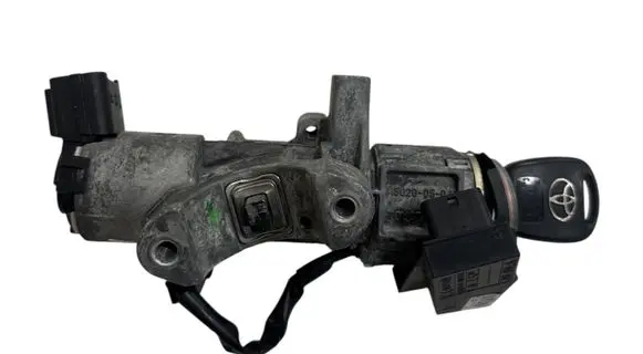 Toyota Avensis T220 Ignition lock N05015178