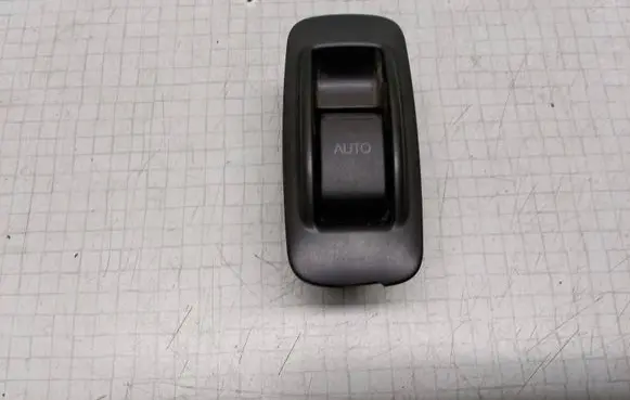 Toyota Corolla E120 E130 Electric window control switch 8480102411B1