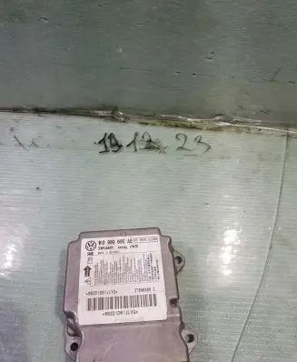 Volkswagen Scirocco Airbag control unit/module 1K0909605AE