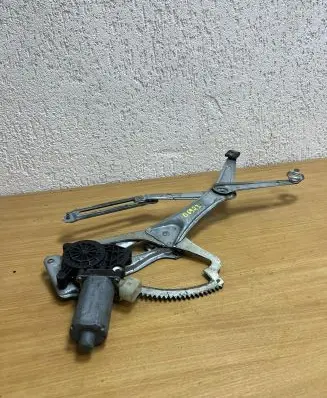 Mercedes-Benz E W210 Rear door window regulator with motor 119152 D6923