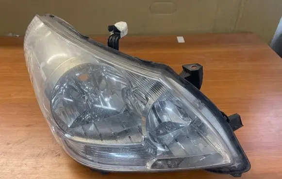 Toyota Corolla Verso AR10 Headlight/headlamp 811300F090