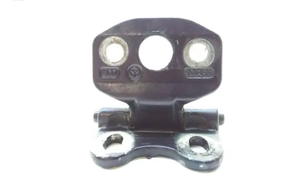 Mercedes-Benz E W210 Front door lower hinge 95M06
