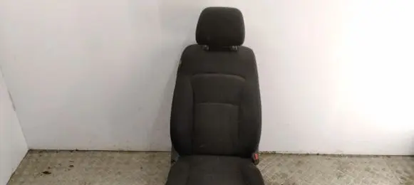 Suzuki SX4 S-Cross Front passenger seat 