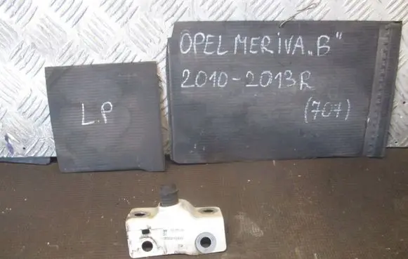 Opel Meriva B Radiator support slam panel bracket 13273495