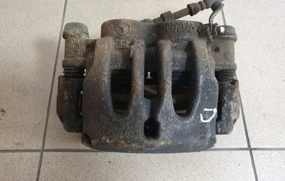 Mercedes-Benz Vito Viano W639 Front brake caliper