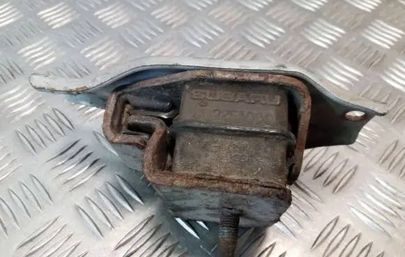 Engine mount bracket
