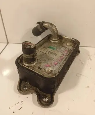 Volvo XC70 Engine oil radiator 8677974 C5851